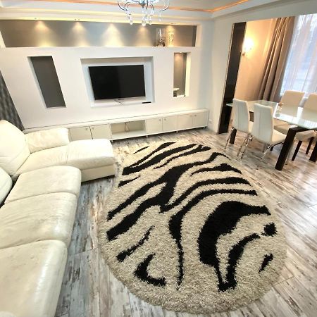 צ'יסינאו Bright Luxury Apartment Near Center מראה חיצוני תמונה